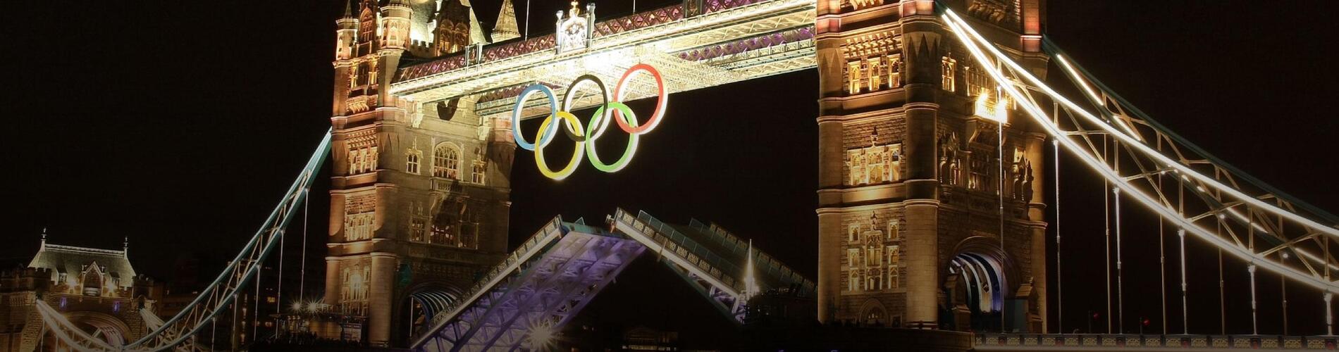 Световое преображение Тауэрского моста