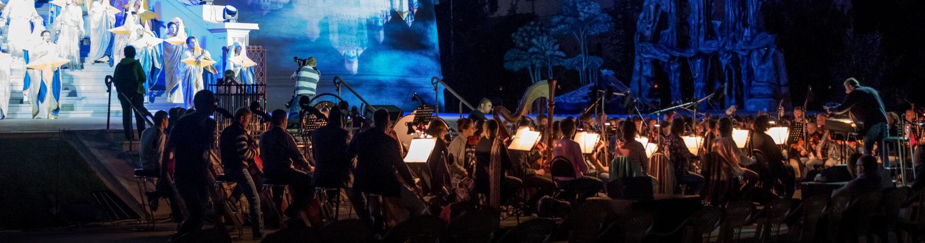 «Сказание о невидимом граде Китеже и деве Февронии» в Астрахани: гений места, рекордный комплект света и спектакль, поразивший критиков